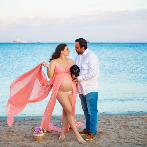 foto embarazo de pareja en la playa